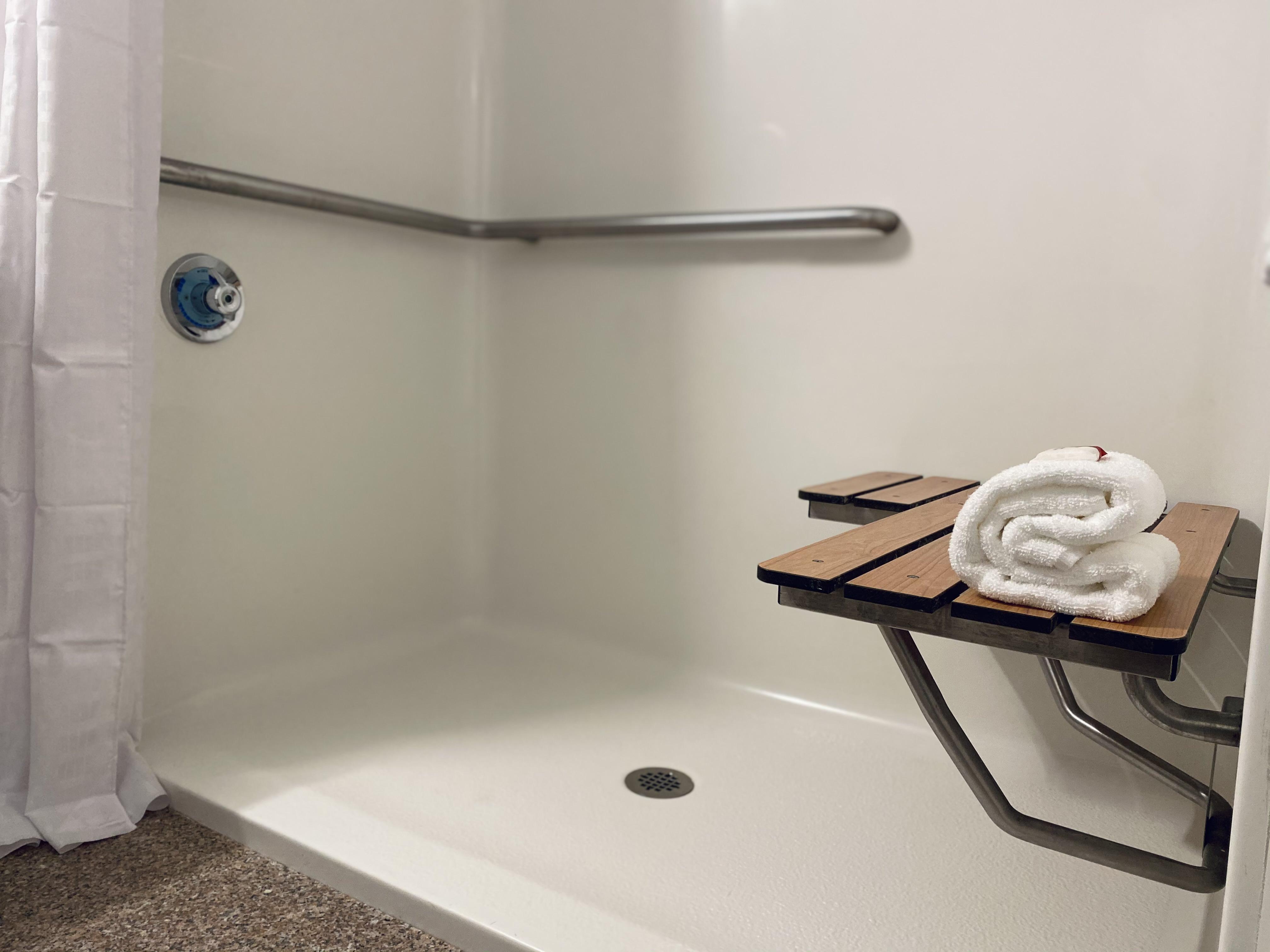 Ramada By Wyndham Hartford North - Bradley Airport Hotel Windsor Locks Buitenkant foto