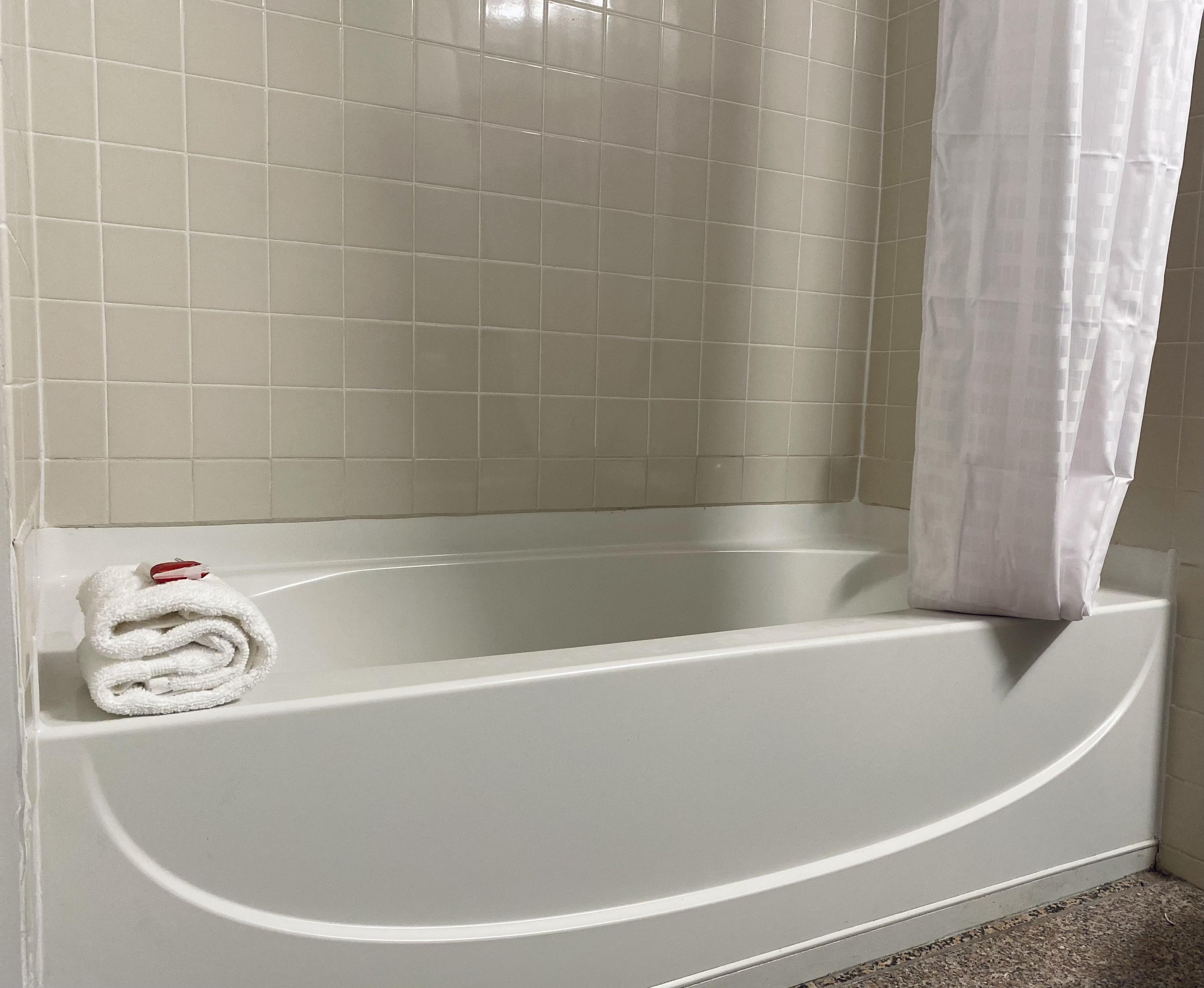 Ramada By Wyndham Hartford North - Bradley Airport Hotel Windsor Locks Buitenkant foto