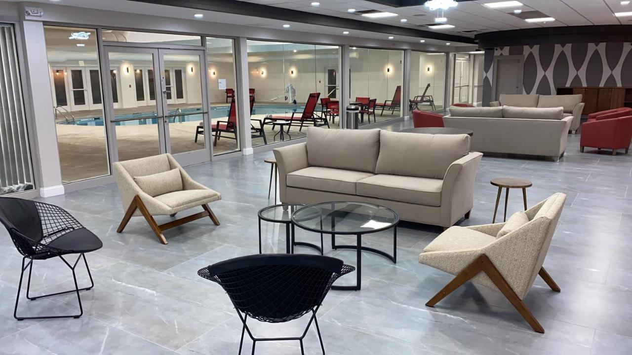 Ramada By Wyndham Hartford North - Bradley Airport Hotel Windsor Locks Buitenkant foto