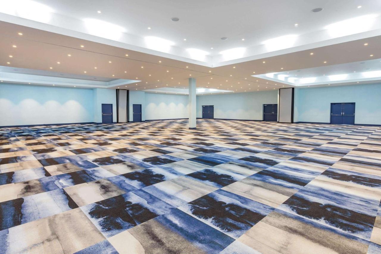 Ramada By Wyndham Hartford North - Bradley Airport Hotel Windsor Locks Buitenkant foto