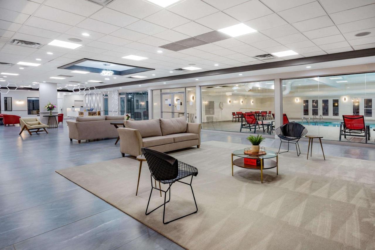 Ramada By Wyndham Hartford North - Bradley Airport Hotel Windsor Locks Buitenkant foto