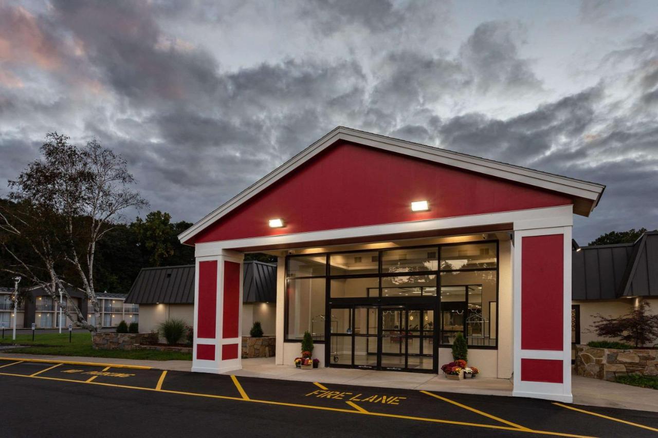 Ramada By Wyndham Hartford North - Bradley Airport Hotel Windsor Locks Buitenkant foto