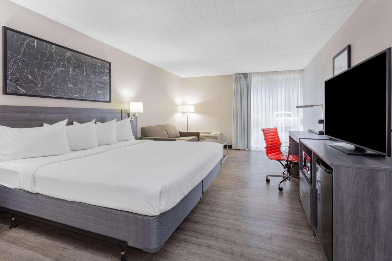 Ramada By Wyndham Hartford North - Bradley Airport Hotel Windsor Locks Buitenkant foto