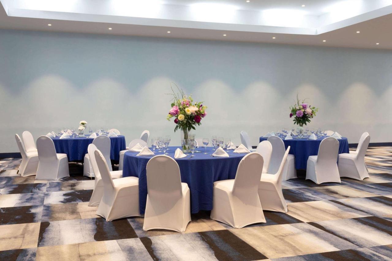 Ramada By Wyndham Hartford North - Bradley Airport Hotel Windsor Locks Buitenkant foto