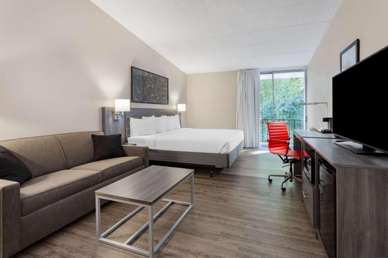 Ramada By Wyndham Hartford North - Bradley Airport Hotel Windsor Locks Buitenkant foto