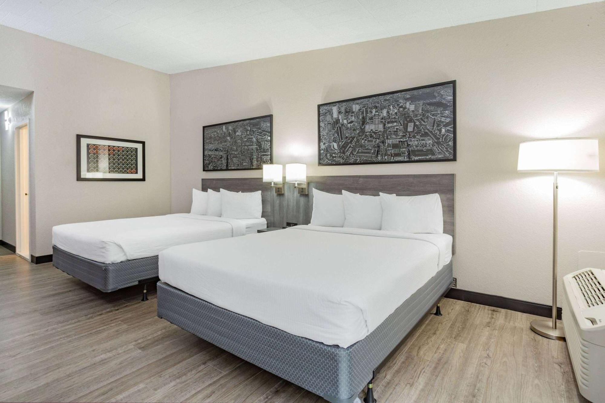Ramada By Wyndham Hartford North - Bradley Airport Hotel Windsor Locks Buitenkant foto
